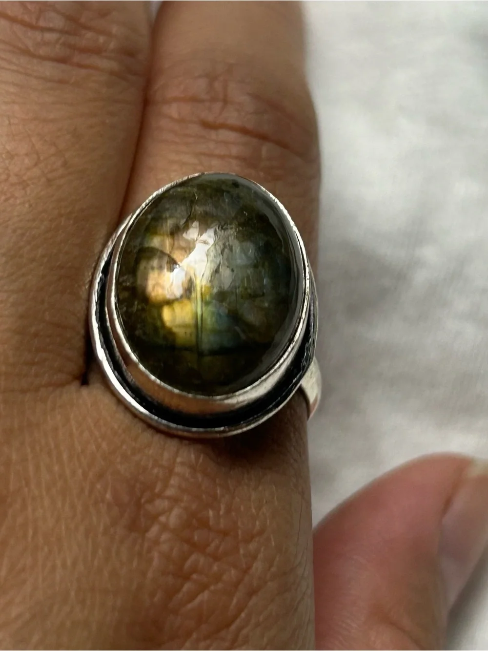 925 Silver Labradorite Oval Ring in Green yellow
